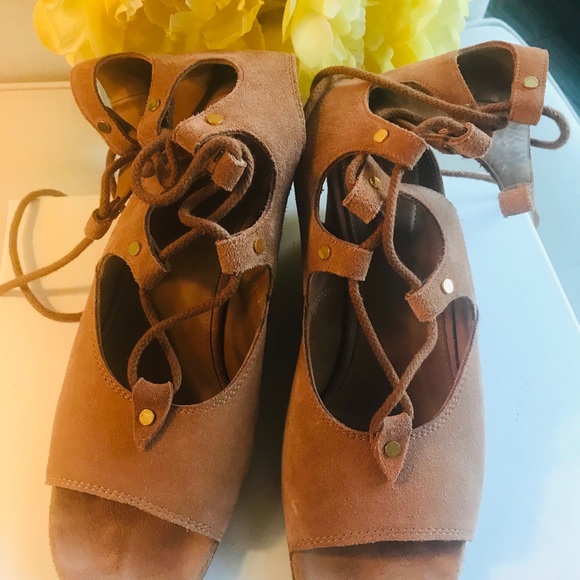 $1295 🌟CHLOE🌟 WEDGE NUDE SUEDE GLADIATOR SANDAL - Picture 4 of 8